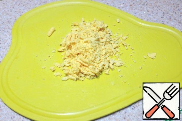 Separately RUB on a grater whites and yolks.