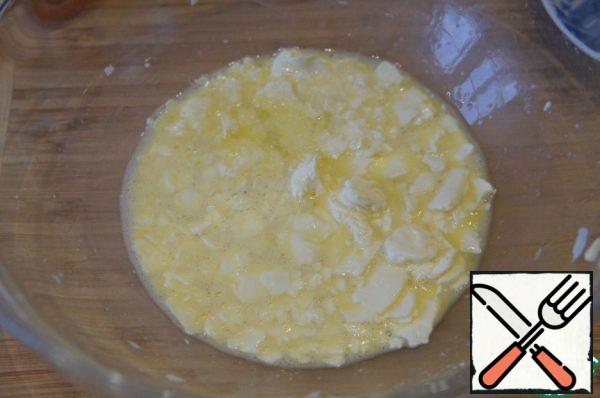 Butter room temperature to mix with egg (homogeneous mass to achieve is not necessary).