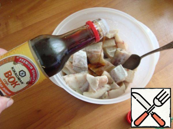 Pour soy sauce over it. Stir, cover and leave to marinate for 15-20 minutes.
