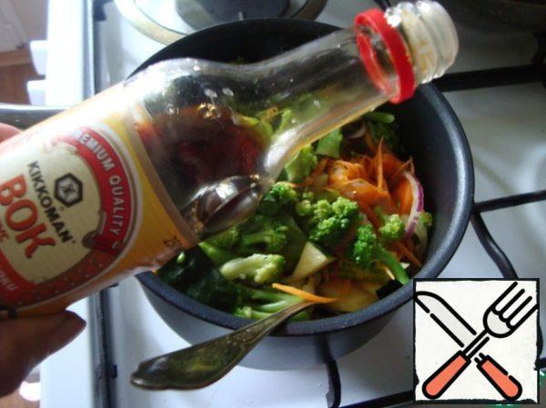 Add the broccoli to the vegetables and pour over the soy sauce. Stir and simmer for 15 minutes.
