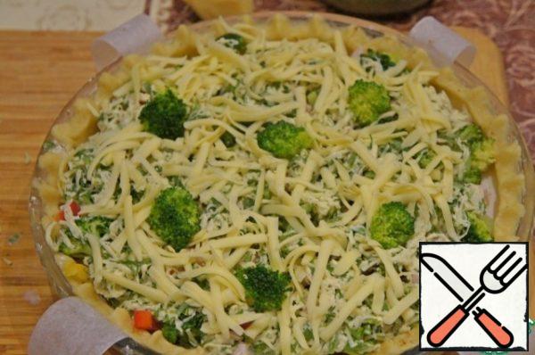 Sprinkle with cheese, grated on a large grater and decorate with broccoli inflorescences.