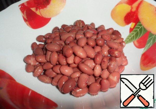 Drain the water from the canned beans and put it in a bowl.