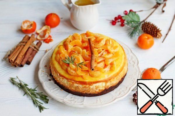 Remove the fully chilled cheesecake from the fridge together with the mould. Gently hold a sharp knife on the edge of the form, and remove the cheesecake. Transfer to a plate and decorate with tangerines and pour over the syrup.
