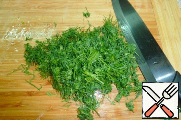 Finely chop the dill and green onions.
