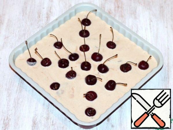 Then pour the remaining curd filling. And in the end, put the cherries.
Preheat the oven to 200 degrees and bake the cake for 55-60 minutes.