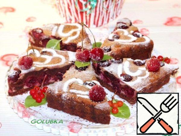 If you want to beautifully serve the cake to the festive table, it is recommended to sprinkle it with snow-white powdered sugar. To the table, such a delicacy should be served together with a glass of hot tea or cocoa.