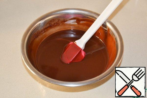 Melt the butter and chocolate in a water bath or in a microwave oven.
