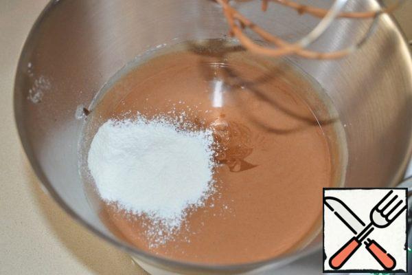 Sift the flour with salt and mix at a minimum speed with a mixer or spatula.
