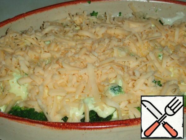 Sprinkle with grated cheese and reheat in the microwave.

