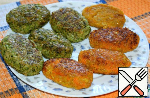 Place the cutlets on a flat plate at a distance from each other and cool slightly, about five minutes. (to be honest, we like these cutlets completely chilled...) During this time, the cutlets will "grab" and their structure will become more dense. Serve the cutlets with salad or sauce.
