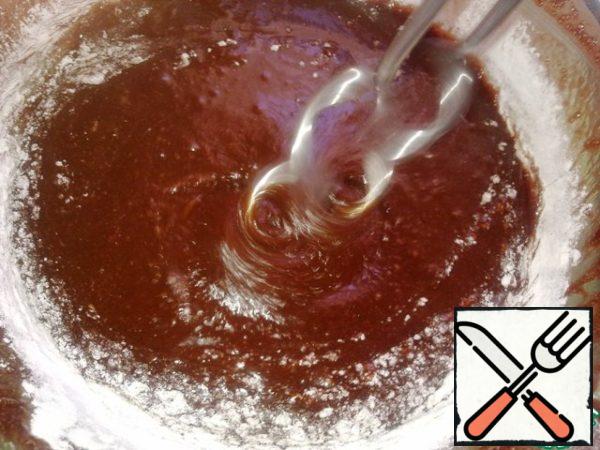 Pour into the chocolate-egg mixture and mix.
