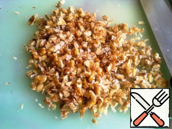 Chop the nuts.
