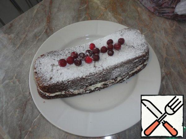 Whisk brownies with cheesecake, decorate the top with powdered sugar and cranberries. After the brownies stand for 1 hour in a cool place (I had it on the balcony), they can be cut into portions and served to the table. Enjoy your meal.