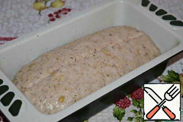 Coming up the dough on a work surface lightly greased with vegetable oil, punch down and put in a baking dish. (my shape size 23*12*7) make a shallow incision (s) with a sharp knife.
Cover the bread with a towel and put in a warm place to rise for 25-30 minutes.
