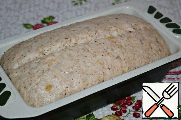 In thirty minutes.
Bake bread in a preheated 180 * oven for 40-45 minutes. In the last 5-7 minutes, increase the temperature to 190*. (focus on your oven)