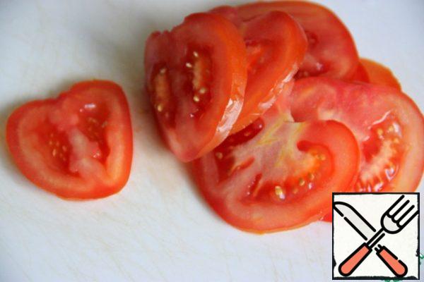 Tomato  cut into slices.