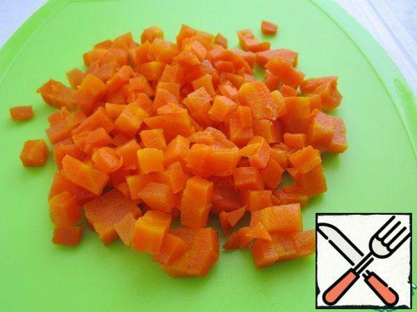 Cut one boiled carrot into cubes.