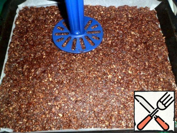 We tamp it very tightly, with a potato masher. Refrigerate for at least an hour. I'm staying the night.
