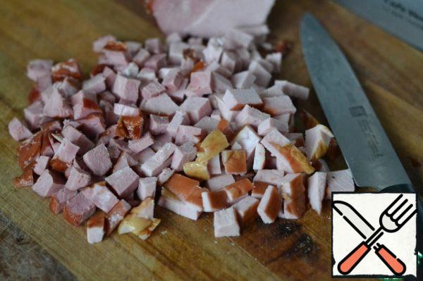 Cut the ham into pieces.