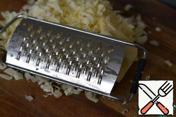 To hard cheese does not stick to the grater and not clogged in the holes, the grater should be lightly lubricated with sunflower oil.
Grater perfectly and quickly wash off.