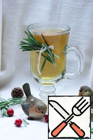 Pour boiling water on the herbs. Insist 5-10 minutes, pour into cups and invite home friends for winter tea.
What surprised me in this combination is that tea is easy to drink without sugar and without honey.
Self-sufficient and interesting taste.