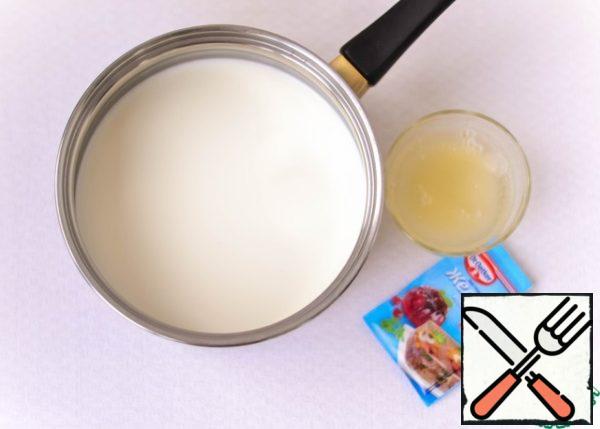 Gelatin is a soluble Dr. Oetker pour 3 tablespoons of water.
In a heat-resistant bowl, mix cream, milk, sugar Dr. Oetker, vanilla sugar. Heat over medium heat until sugar dissolves completely, stirring. Allow to cool to 70 degrees. Introduce gelatin. Stir well.