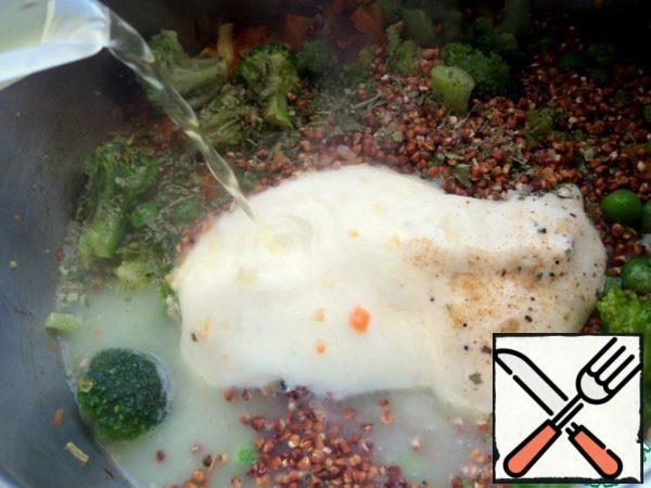 Pour the liquid into the soup pot. At first 0.5-0.8 liters, then you can dilute to taste.
