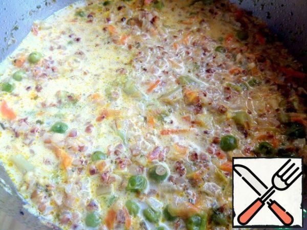After 15 minutes after boiling, the soup is ready.
