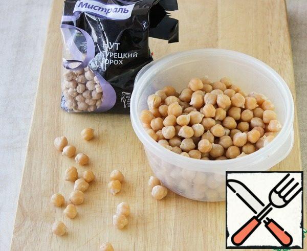 Wash chickpeas, soak overnight in cold water and then boil until tender. Due to the high protein content chickpeas can replace meat, while reducing the fat content of the whole dish.