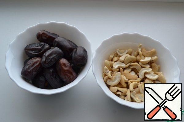 Ingredients: dates and cashews...
