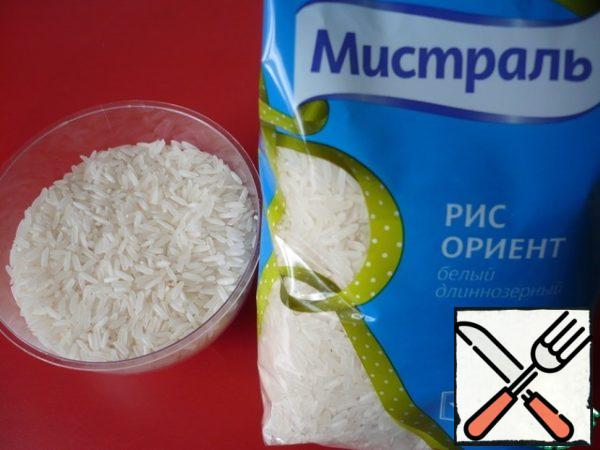 To prepare the garnish, I took white long-grain rice.