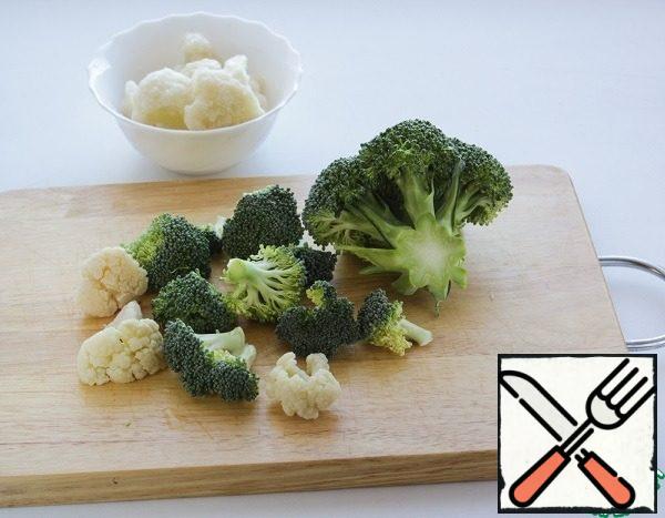 Broccoli and cauliflower disassembled into inflorescences.
