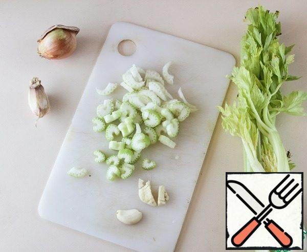 Cut into slices celery.