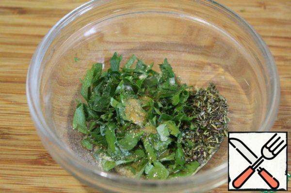 In a bowl, mix the parsley, Italian herbs and dried garlic. Pour in the olive oil.
