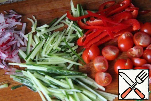 Cut the vegetables into thin strips. Cut the cherry in half.
