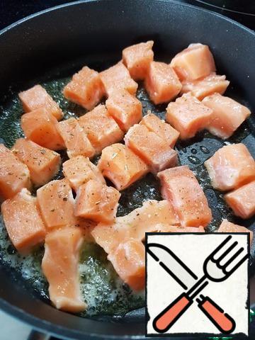 Heat butter in a frying pan. Fish cut into pieces about 1cm by 1 cm and Fry in oil, stirring, for 2-3 minutes after adding dry Basil.