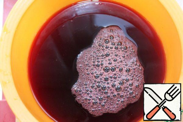 Pour the strained drink into the broth and mix again to taste.
Cool well.