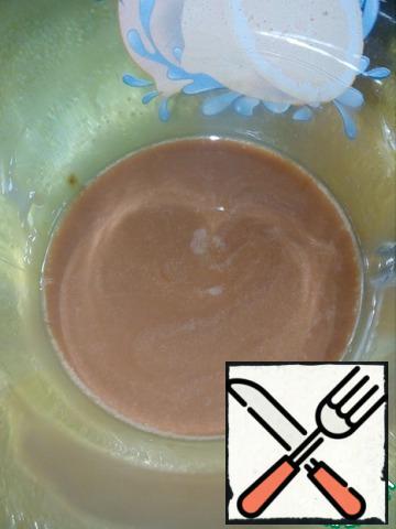 Separately in a Cup of mix coffee, boiling water. Then condensed milk. Add water to the very minimum to only dissolve the coffee.