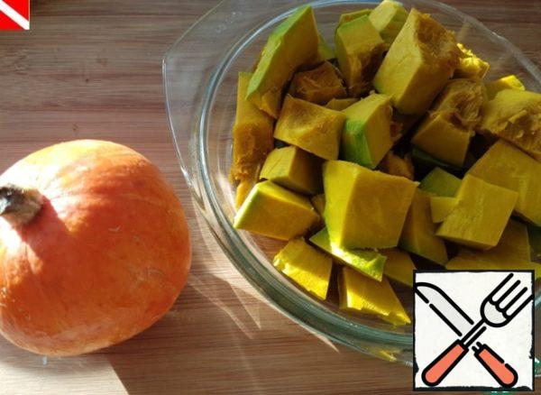 Peel the pumpkin and seeds, cut into pieces and bake at 180 degrees for an hour and a half.
