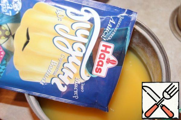 Pudding vanilla mix with 350ml orange juice and sugar, stirring boil until thick.