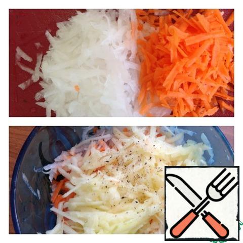 Peel carrots and daikon. Grate on a large grater. Apple peel and seeds, grate and sprinkle with lemon juice. Add a pinch of salt and a mixture of ground peppers.