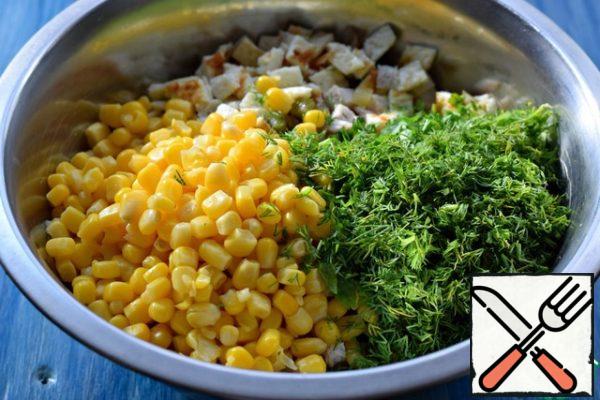 Put the ingredients in a bowl or large salad bowl. Add canned corn (drain liquid) and chopped greens. Season the salad with a mixture of sour cream and mayonnaise. (or sour cream/mayonnaise in the pure) Stir, try on where sea salt.