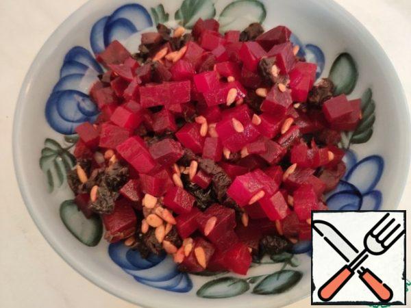 Mix it all together. Season with salt, vegetable oil.