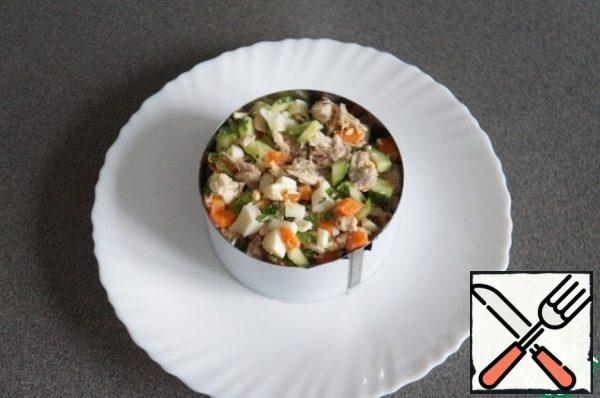 Put the salad on a plate (I used a ring), on top of the filling.