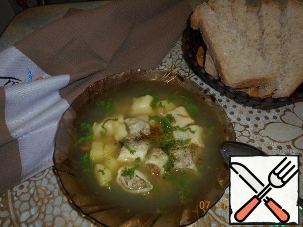 Serve to the table, sprinkled with pepper, finely chopped herbs, you can with sour cream.