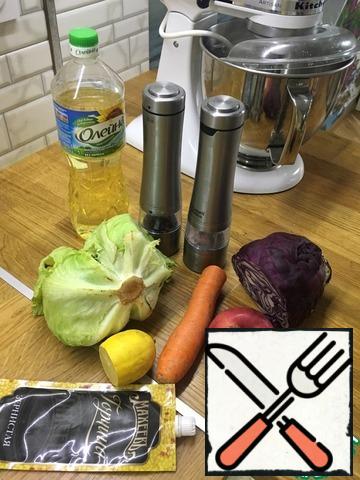 Cut the Apple into thin strips.
Peel the carrots and grate them.
Finely chop the red cabbage.
The iceberg cut/break with your hands at random.