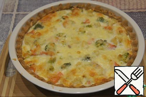 Let the quiche cool down for an hour and serve. Quiche is nice and warm, and cold, but warm all the same delicious.
Bon appetit!