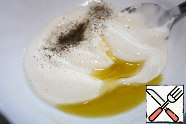Yogurt mix with salt and pepper, then add oil and beat until creamy.