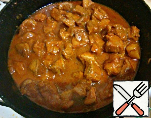 At the end of stewing, the sauce will thicken, and the finished meat should be easily pierced with a fork. A few minutes before the end of stewing, try to add salt to the meat and, if necessary, you can add it. Be sure to taste the dish, as it all depends on the degree of salinity of soy sauce and your personal preferences.
Pour the sauce over the pork and serve with any side dish.