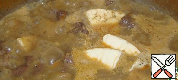 40 minutes... put the melted cheese... stir... close the lid.. and simmer for another 20 minutes)... The heart or the meat will go away... naturally, the cooking time will depend on the type... Chicken hearts stew much less time.
